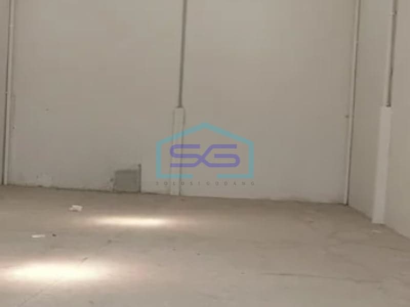 40 Ft Container Access Warehouse for Rent in Warehouse Area, East Jakarta LB 244 m²