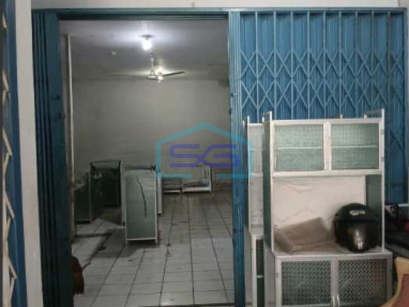For Rent: Spacious Shophouse, Land Area 100 m², Main Road Location in South Tangerang