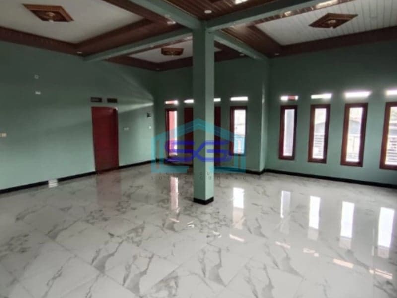 Disewakan Ruang Usaha yang Strategis Ex Showroom Motor di Bekasi Timur LB 450m2