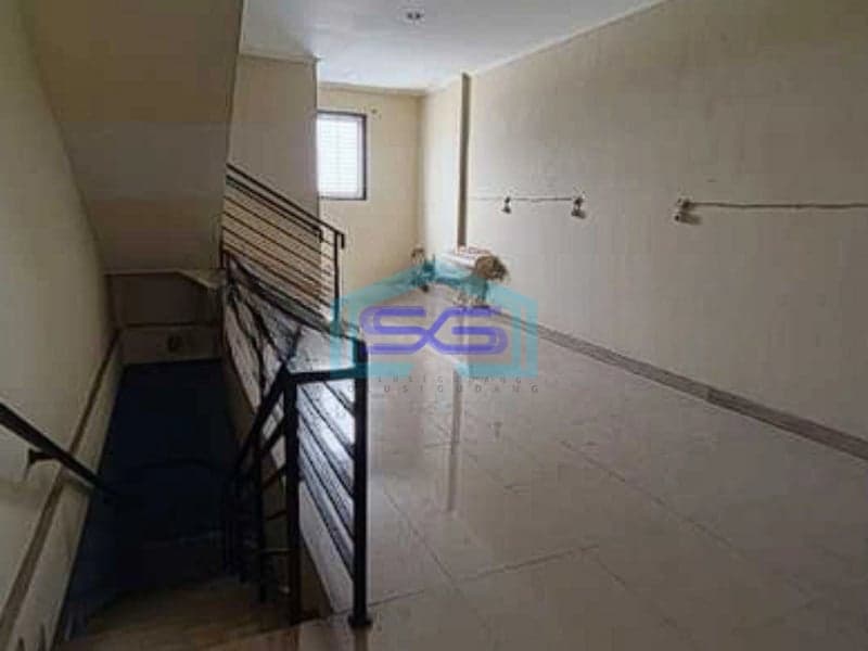 Disewakan ruko 3½ lantai di Raya Pekayon, Bekasi Selatan LB 350m2