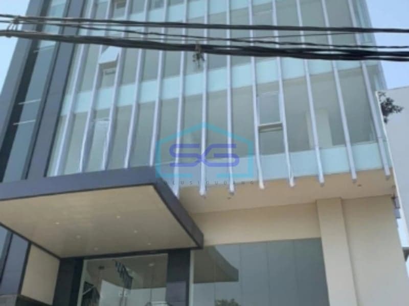 Ready-to-Use Office for Sale on Jalan Pramuka Matraman, East Jakarta, Building Area 2,107 m²