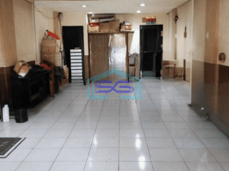 Disewakan Ruko Luas Bangunan  283 m² Lokasi Strategis di Grogol Petamburan