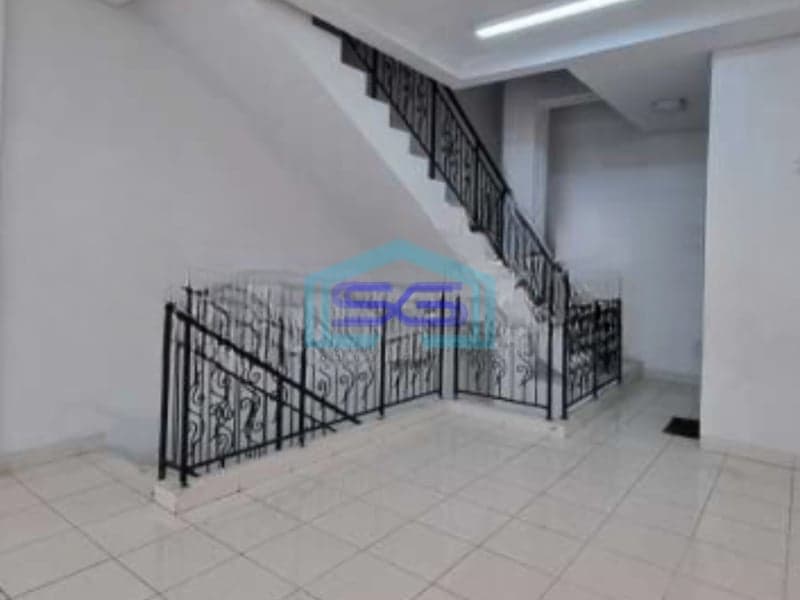 Disewakan Ruko Luas Bangunan  300 m² Lokasi Tanjung Duren Jakarta Barat