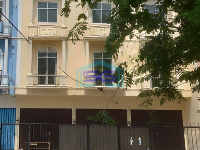 Dijual Ruko Lokasi Strategis Gandeng 3 di Kedoya Jakarta Barat Luas Bangunan 648m2