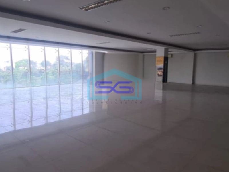 Disewakan Gedung Ruang Usaha Ex Showroom Mobil Di Depok Luas Bangunan 3000m2