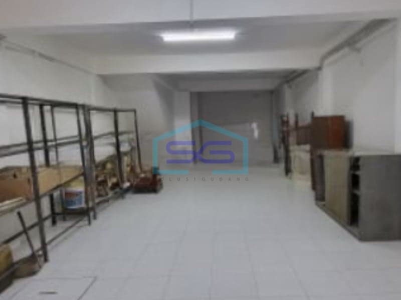 For Rent: Spacious 100 sqm Land Area, 3-Story Shophouse in West Jakarta