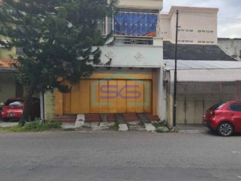 Dijual Ruko Strategis 2,5 Lantai Jalan Adi Sumarmo Nusukan Banjarsari Solo Jawa Tengah LT 170m2