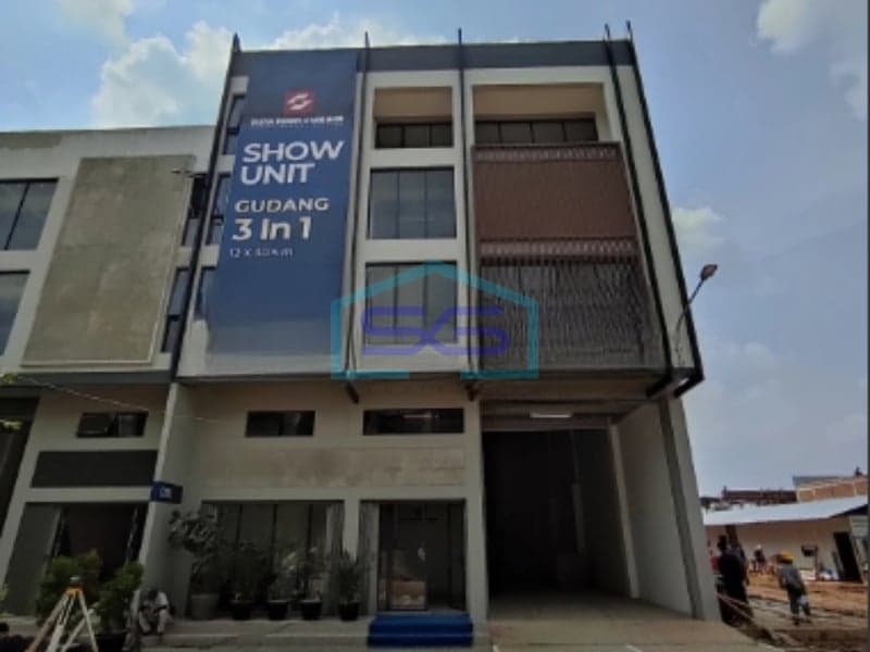 Warehouse with Office for Sale Near Soeta Airport, West Jakarta Building Area 528 m²
