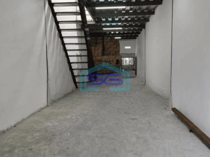 Dijual Gudang Luas Bangunan 200 m² Lokasi Strategis di Teluk Naga Tangerang