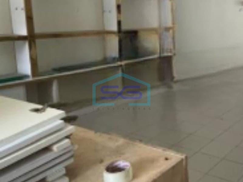 出售：即用型商住两用楼，占地面积170平方米，位于雅加达北部