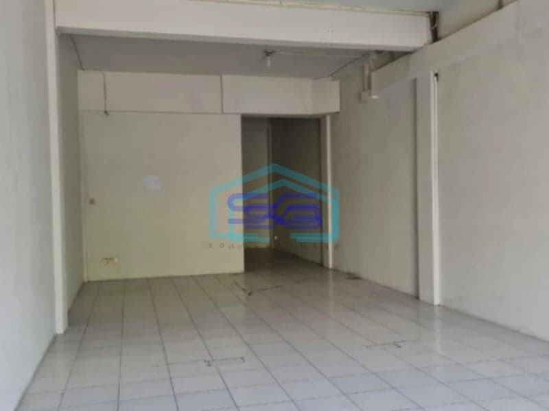 Disewakan Ruko Strategis 3 Lantai Tengah Kota Solo LB 255m2