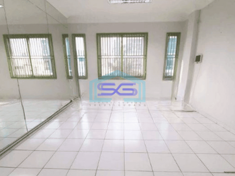 Disewakan Ruko 1 Lantai Lokasi Strategis di Taman Ratu Jakarta Barat Luas Bangunan 352 m²