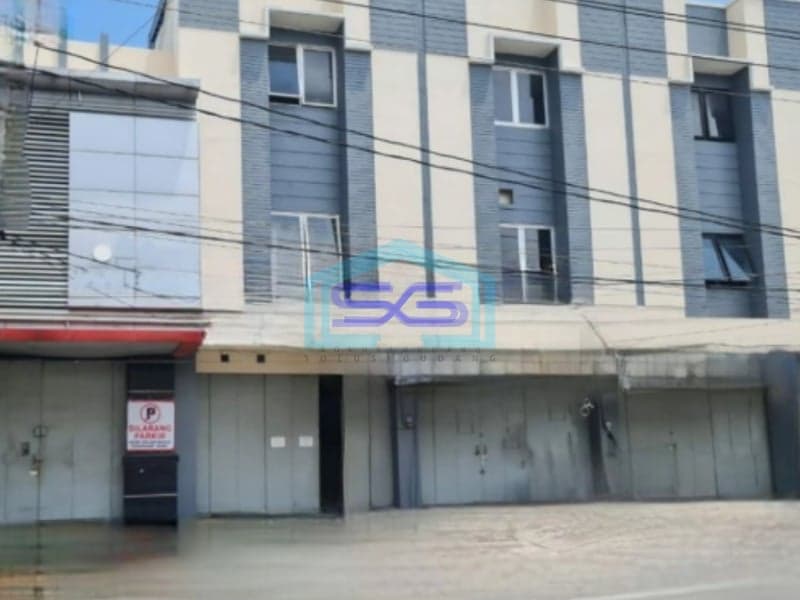 Disewakan Ruko Strategis 3 Lantai Tengah Kota Solo LB 255m2