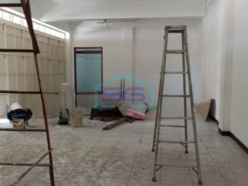 Disewakan Ruko 3 Lantai Luas Bangunan 180 m² Lokasi di Kendal