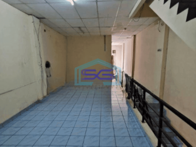 Disewakan Ruko 3 Lantai di Kebon Jeruk Jakarta Barat Luas Tanah 135 m² Harga Nego
