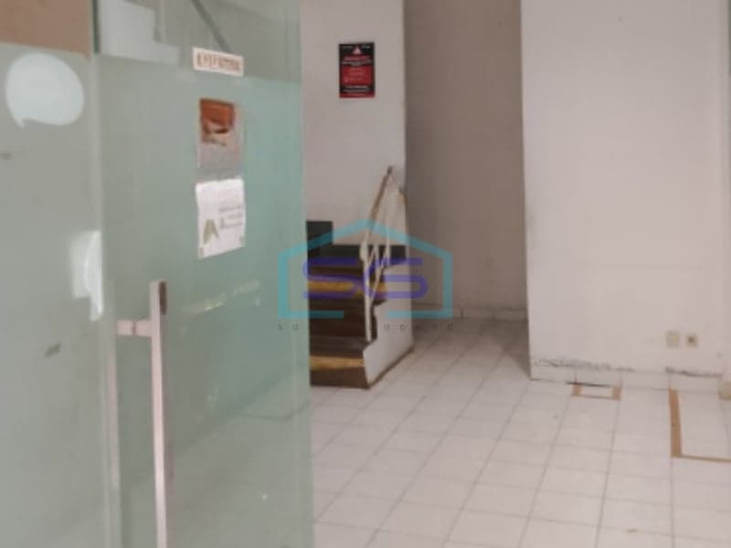 Corner Shophouse for Rent in Cengkareng West Jakarta Building Area 282sqm