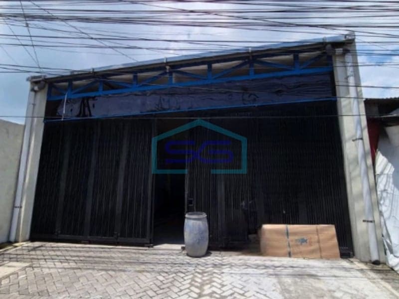 Strategic Shophouse for Rent with 400 sqm Land Area in Sidoarjo, East Java