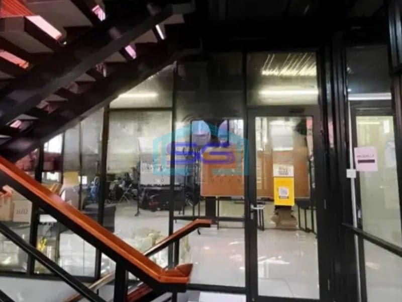 Dijual Kantor Luas Bangunan 900 m² Lokasi Bebas Banjir di Jakarta Barat