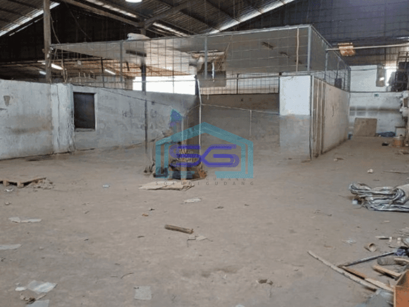 Disewakan Gudang Ada Kantor Luas Bangunan  1600 m² Lokasi Bebas Banjir di Cipondoh Tangerang