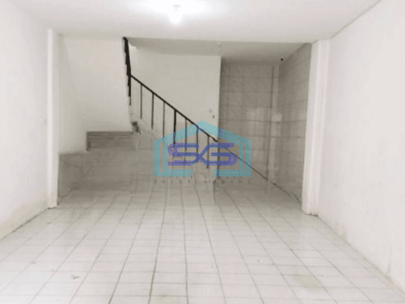 Dijual Ruko 3 Lantai Kondisi Rapi dan Terawat Luas Bangunan 120 m² di Jembatan Dua Jakarta Barat