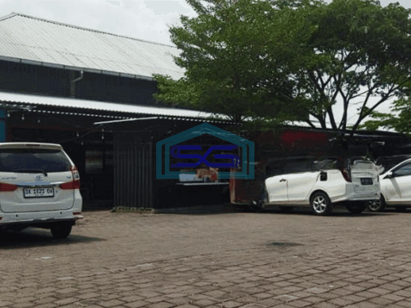Disewakan Gedung Komersil Dengan Parkiran Luas di Denpasar Bali LT 1800m2