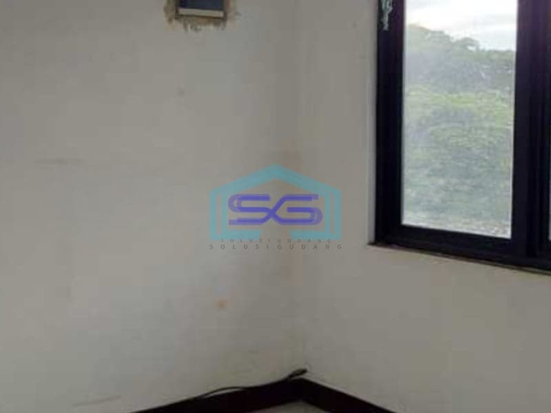 Disewakan Ruko Baru Lokasi Pinggir Jalan Raya Daan Mogot Tangerang Luas Bangunan 230 m²