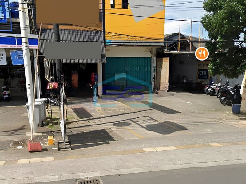 Disewakan Ruko Daerah Ramai di Pamularsih Raya, Semarang Barat LB 150 m²