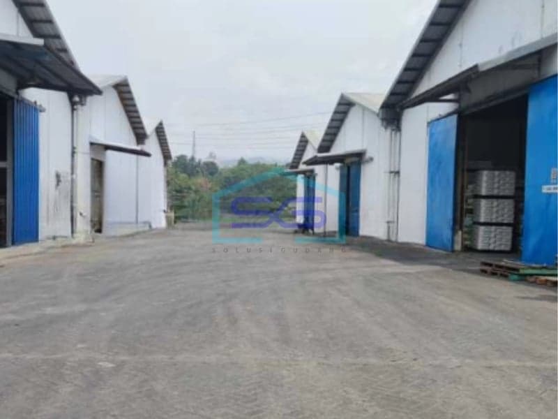 Warehouse for Rent with 40 Feet Container Access Building Area 1104 sqm in Bogor