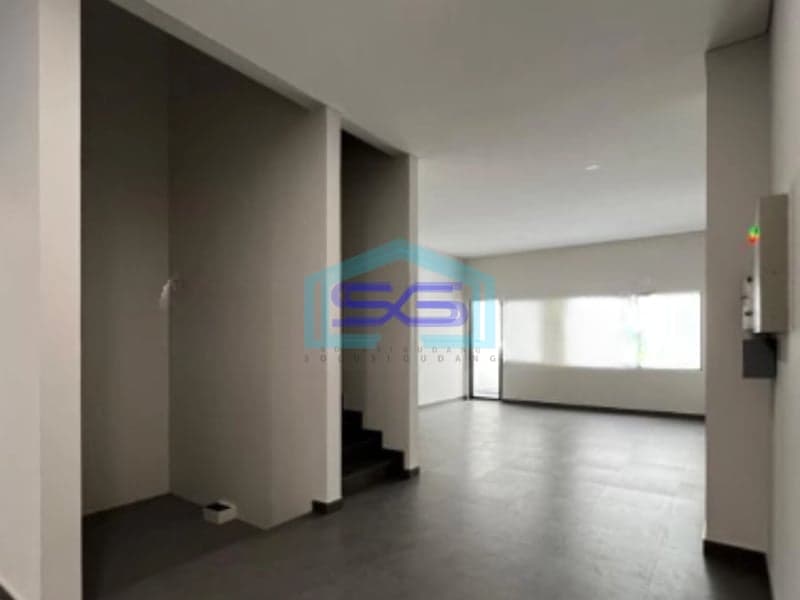 Disewakan Ruko Baru Dan Bagus Sekali 3,5 Lantai Di Otista Bandung Luas Bangunan  740 m²