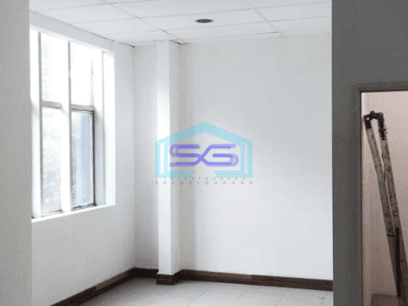 Disewakan Ruko Hook Strategis Bangunan 2 Lantai Luas 220m2