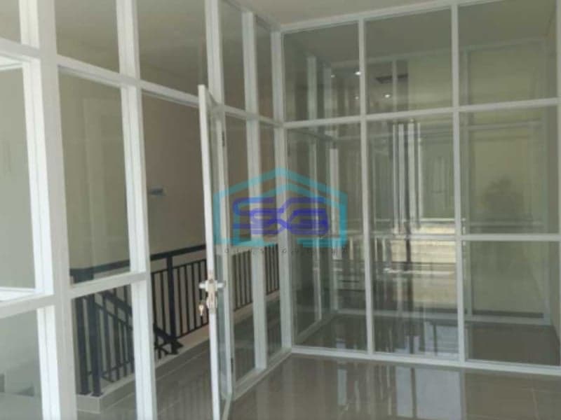 Disewakan Ruko Brand New Lokasi Bagus di Sorento Grande East Gading Serpong, Tangerang  Luas Bangunan  90 m²
