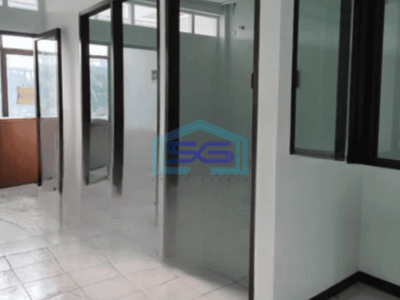 Disewakan Ruko 3 Lantai Luas Bangunan 182 m² Lokasi Surabaya Kota