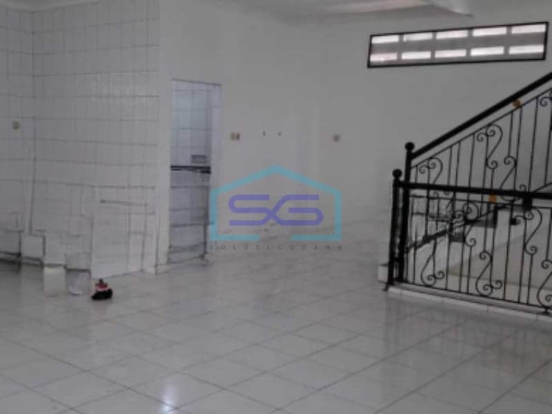 Spacious Shophouse for Rent, Land Area 216 m², Located in West Jakarta