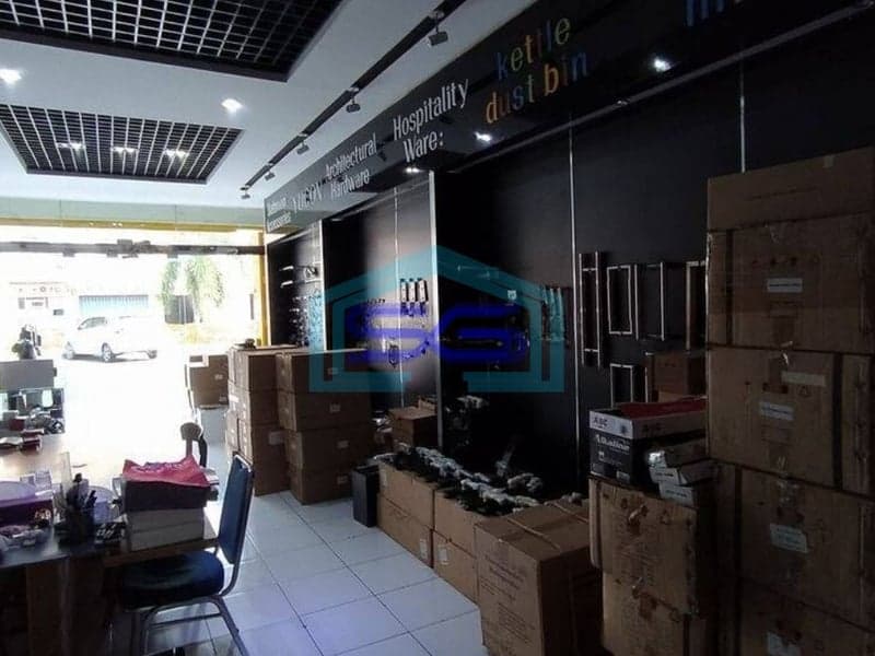 Dijual atau Disewakan Ruko 3 Lantai Lokasi Strategis Fasilitas Parkir Luas