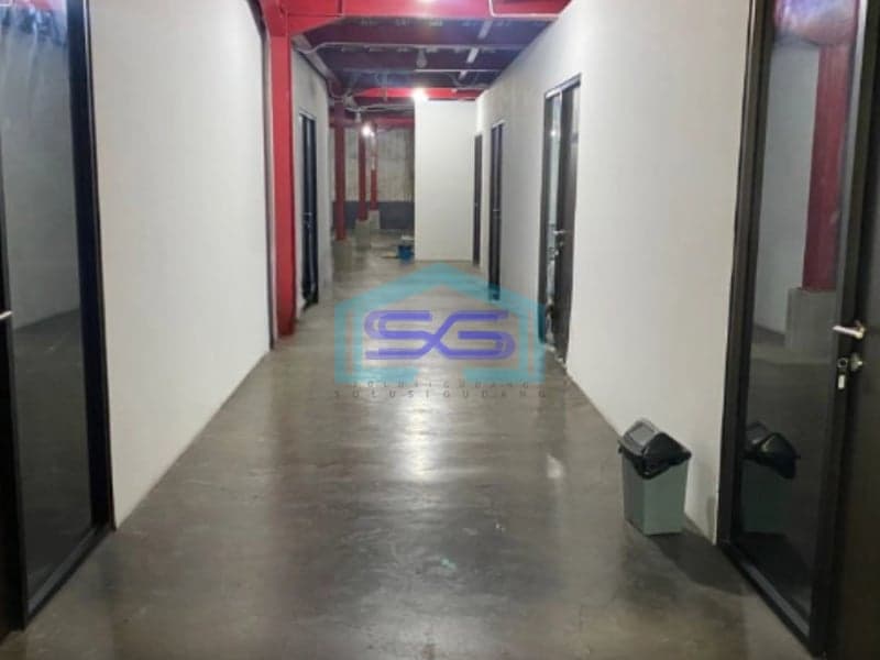 Dijual Gudang Margomulyo Permai, saat ini dipakai sebagai Kantor 2 Lantai Luas Bangunan  777 m²