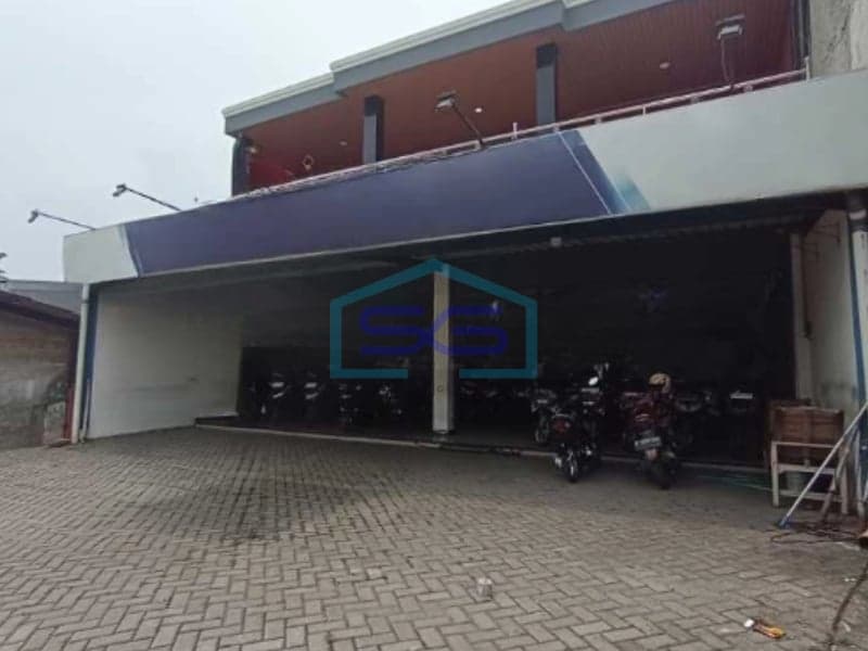 Disewakan Ruang Usaha Strategis Ex Showroom di Bekasi Timur LB 450m2