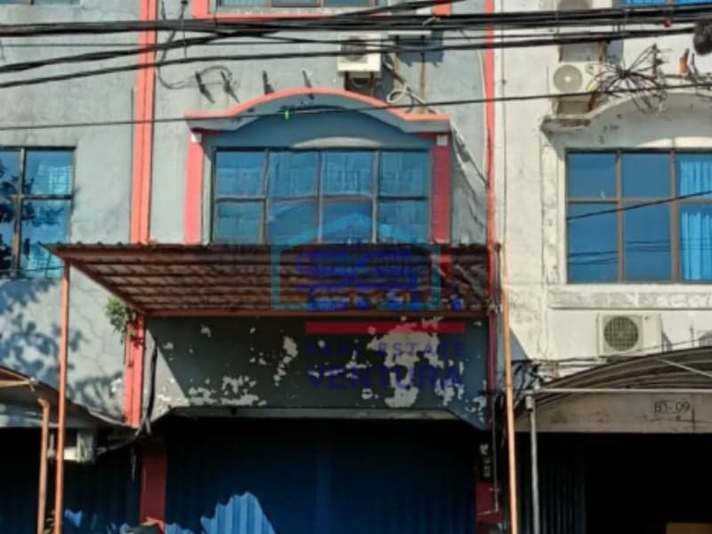 Shophouse for Rent with 540 sqm Building Area Located in Surabaya