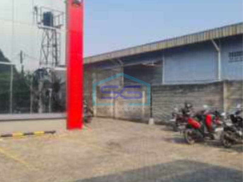 仓库出租带办公室，占地面积4000平方米，位于Tangerang Karawaci
