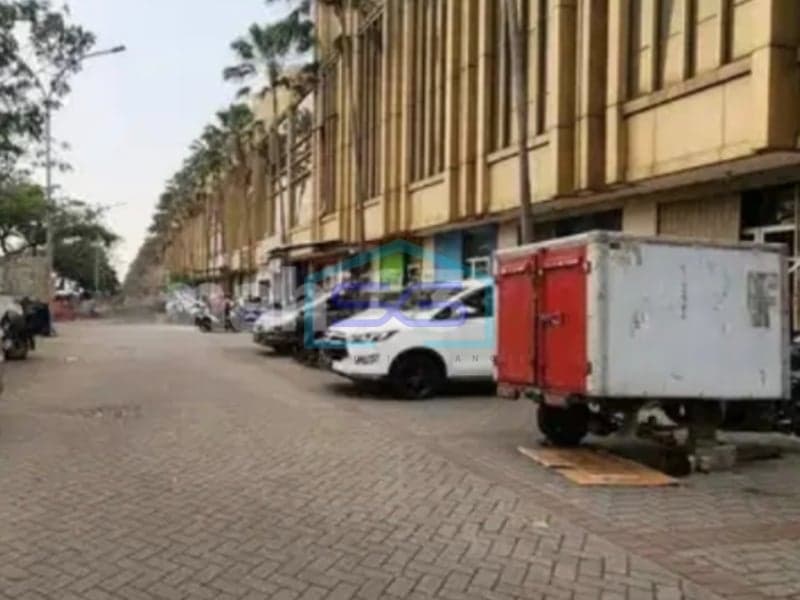 5 Adjacent Ready-to-Use Shophouses for Rent in Cengkareng Business Area, West Jakarta, Building Area 1000m2