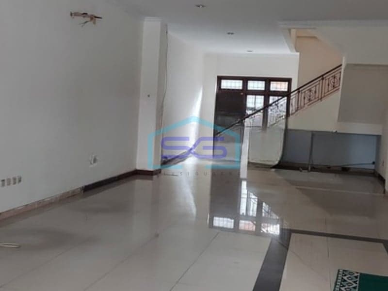 For Rent: Spacious Shophouse, Land Size 150 m², Located in Rawamangun East Jakarta