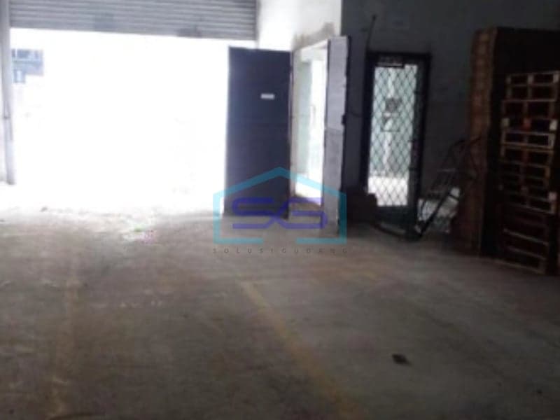 Disewakan Cepat Gudang 2 Lantai Luas Tanah  243 m² Lokasi di Cikokol Tangerang
