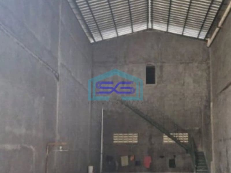 Dijual Gudang Luas Tanah 233 m²  Lokasi Bebas Banjir di Kapuk Kamal Jakarta Barat