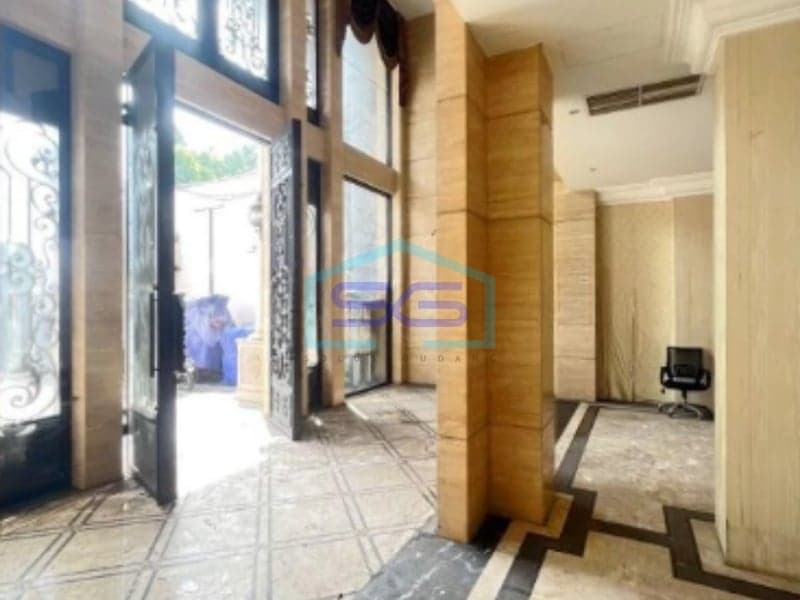 Strategic Building for Sale, Suitable for Business in Tanah Abang, Central Jakarta Land Area 250m2