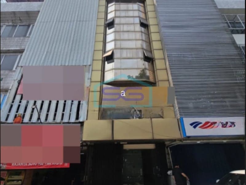 出售：位于雅加达 pusat Gunung Sahari Raya 大道旁的战略性店屋，建筑面积 324 平方米
