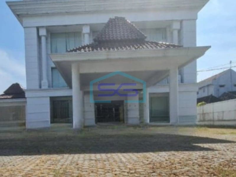 Dijual Kantor Lokasi Strategis Luas Bangunan 1700 m² di Surakarta
