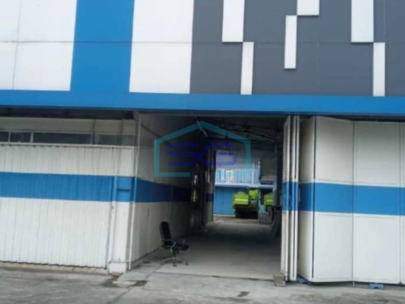Strategic Warehouse for Sale on KH Hasyim Ashari Street, Tangerang - Building Area 700 m²