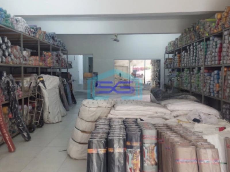 Disewakan Ruko Lokasi Di Tengah Kota Pinggir Jalan Slamet Riyadi di Solo Cocok Untuk Investasi Usaha.