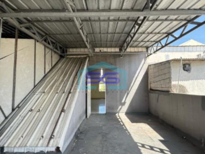 Dijual Ruko Hadap Jalan Raya Depan Lokasi Sangat Bagus di Jakarta Barat LB 250m2