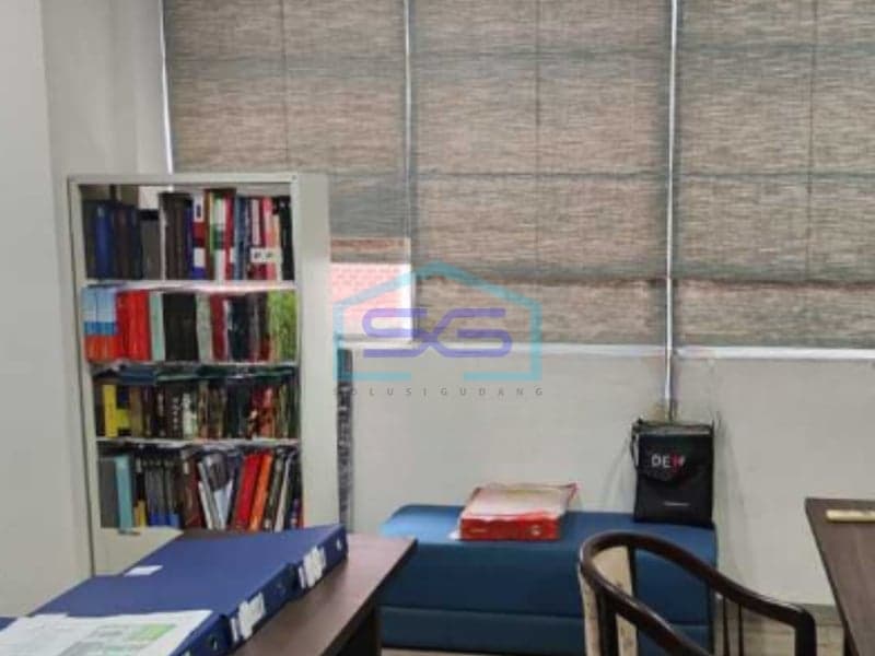 Spacious Commercial Shop House for Rent 202 m² Building Area, Flood-Free in West Jakarta