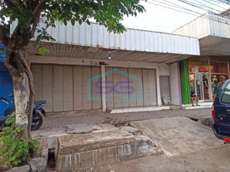 出售：位于中爪哇肯德尔Weleri主干道上的店屋，建筑面积350平方米